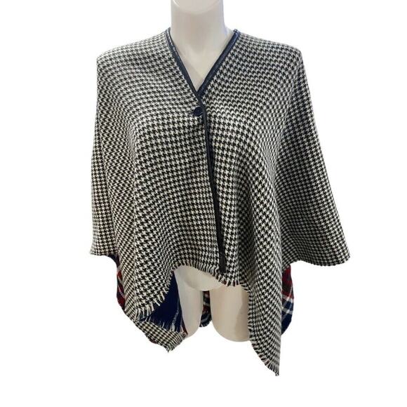 Reversible Shawl Herringbone One Side And Plaid On The Other Button Closure - Picture 1 of 9